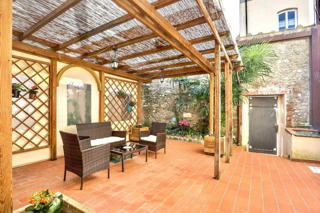 Antica Residenza Santa Chiara -City Center Lucques 3*,