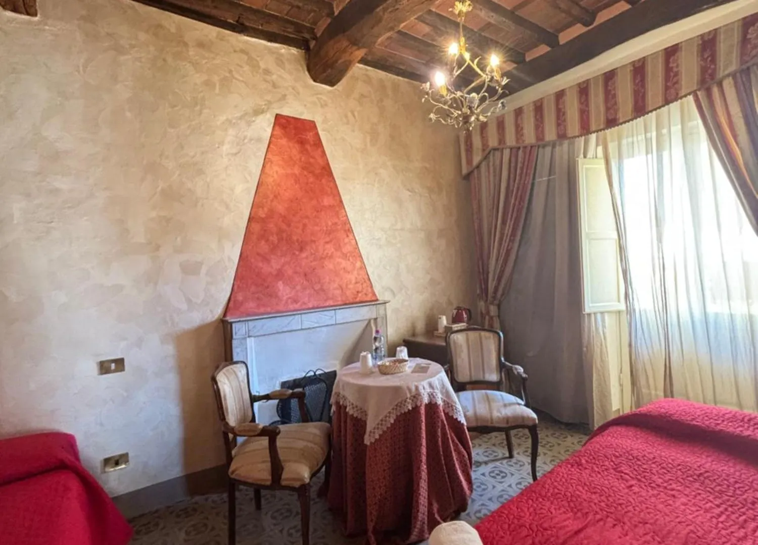 Antica Residenza Santa Chiara -City Center Lucques Maison d'hôtes