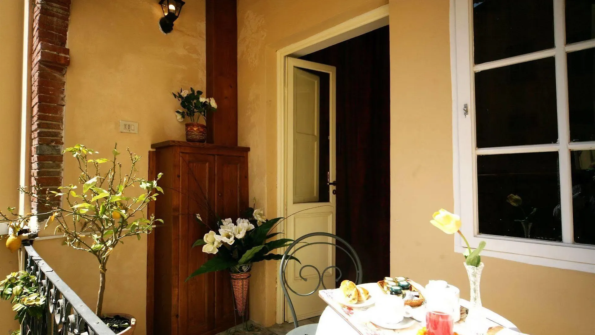 Maison d'hôtes Antica Residenza Santa Chiara -City Center Lucques