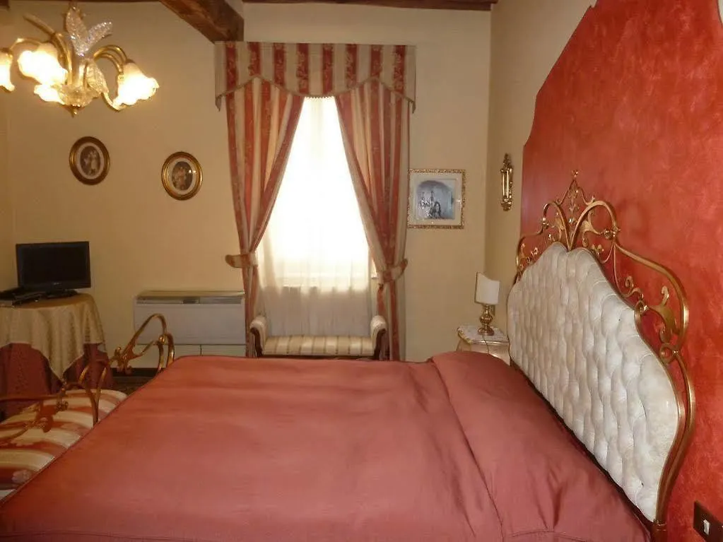 Antica Residenza Santa Chiara -City Center Lucques