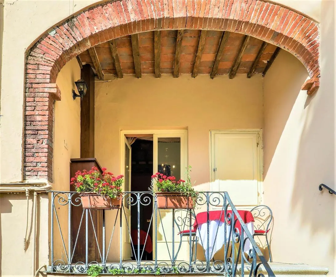 Antica Residenza Santa Chiara -City Center location