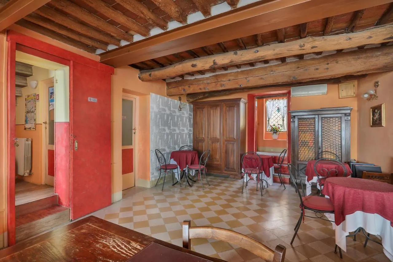 Antica Residenza Santa Chiara -City Center Lucca