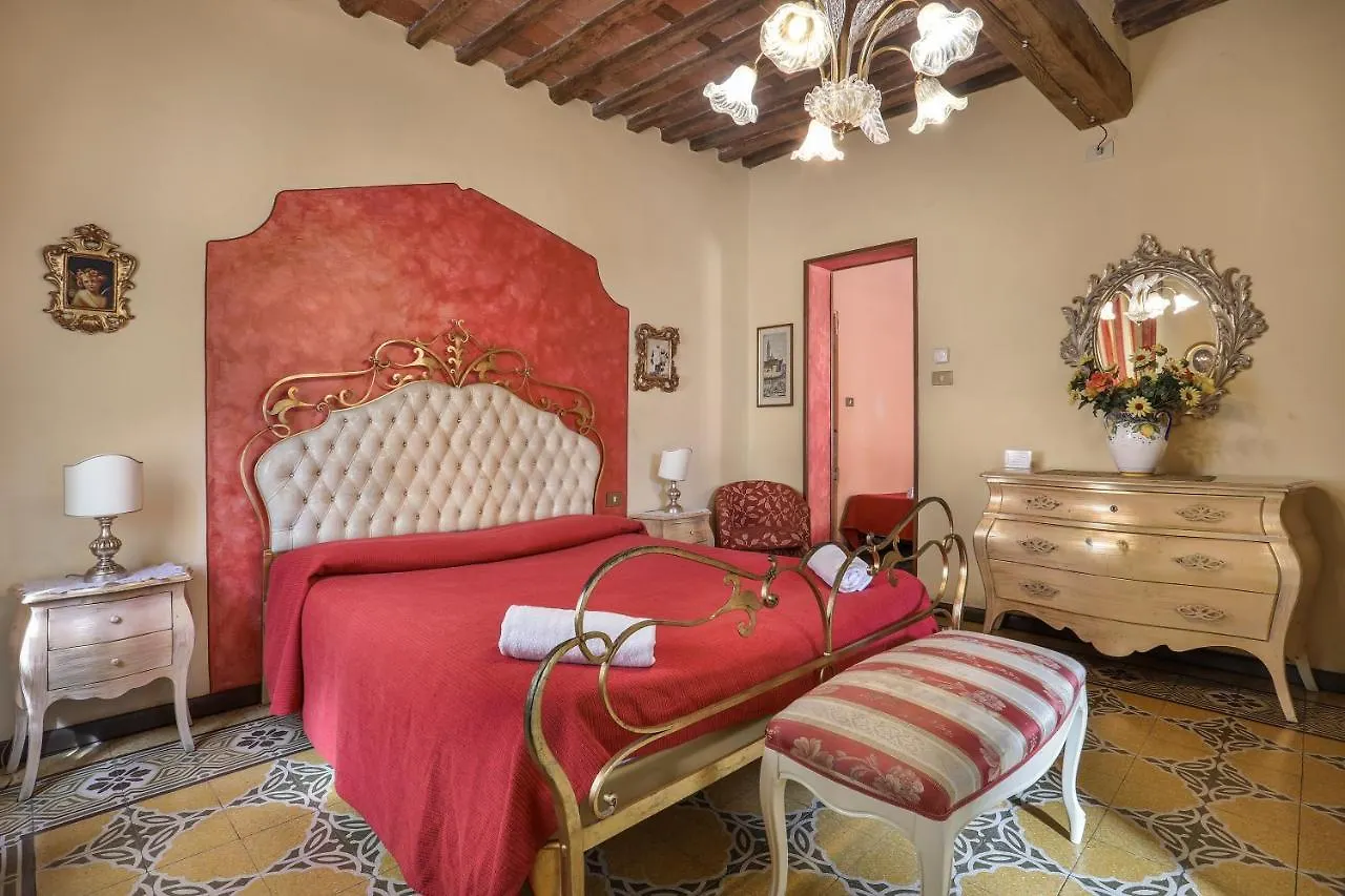 Antica Residenza Santa Chiara -City Center Lucca Guest house