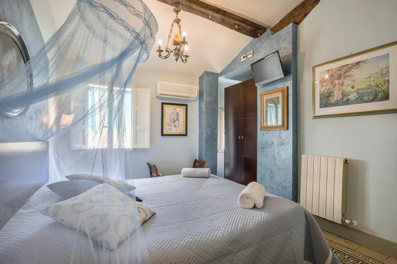 Antica Residenza Santa Chiara -City Center Lucca 3*,