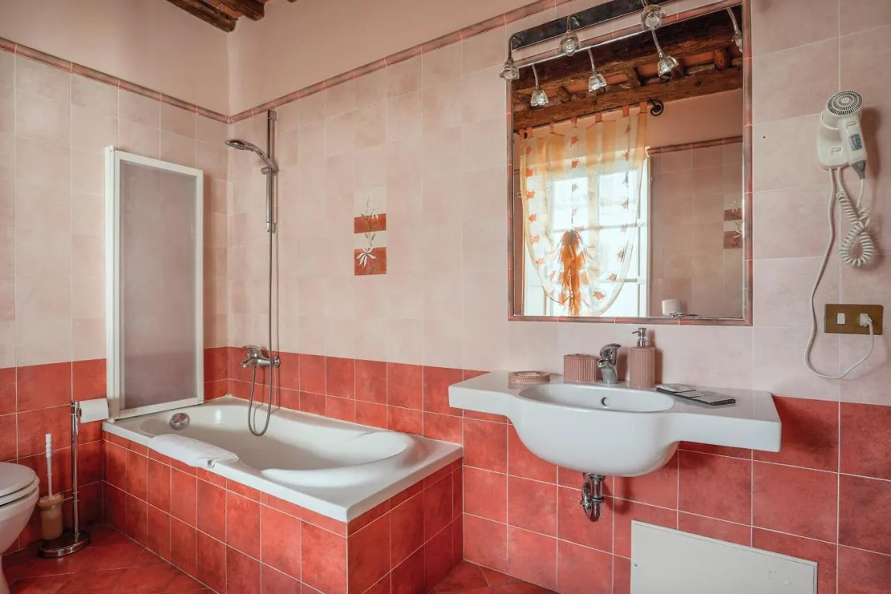 Antica Residenza Santa Chiara -City Center Lucca 3*,