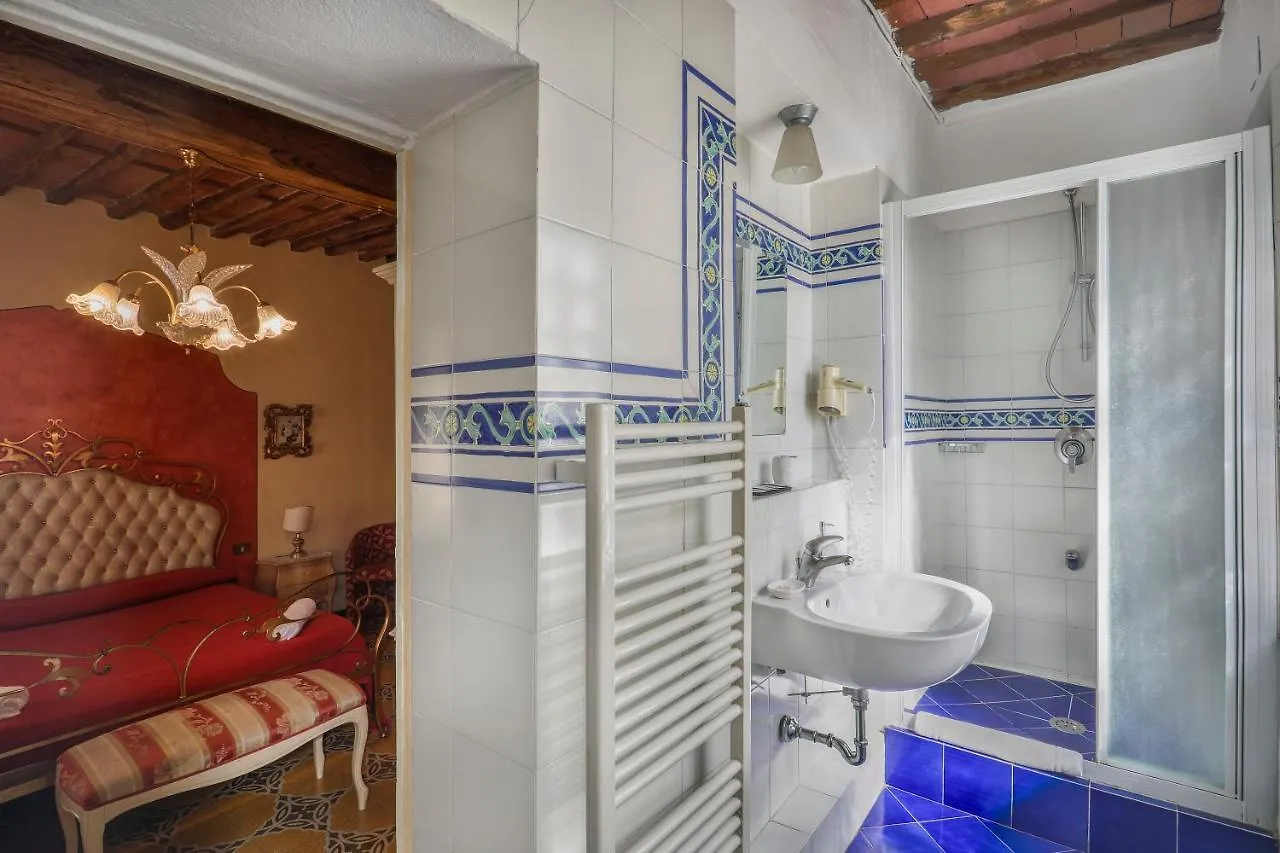 Antica Residenza Santa Chiara -City Center Lucca