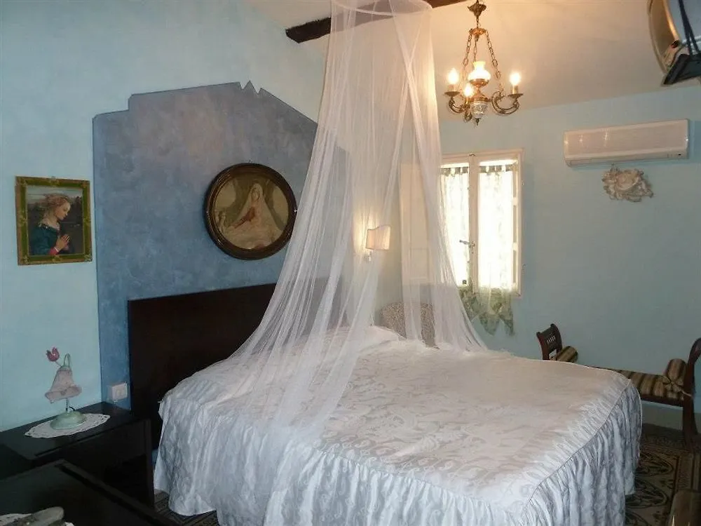 Guest house Antica Residenza Santa Chiara -City Center Lucca