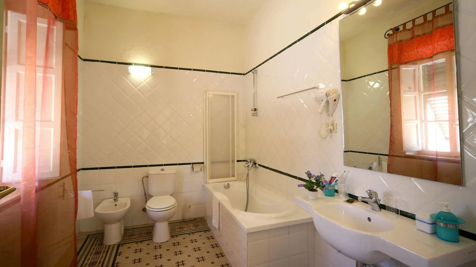 Antica Residenza Santa Chiara -City Center Lucca Italy