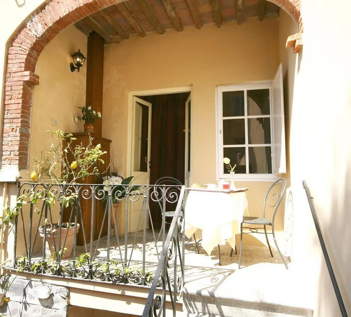 Antica Residenza Santa Chiara -City Center Lucca
