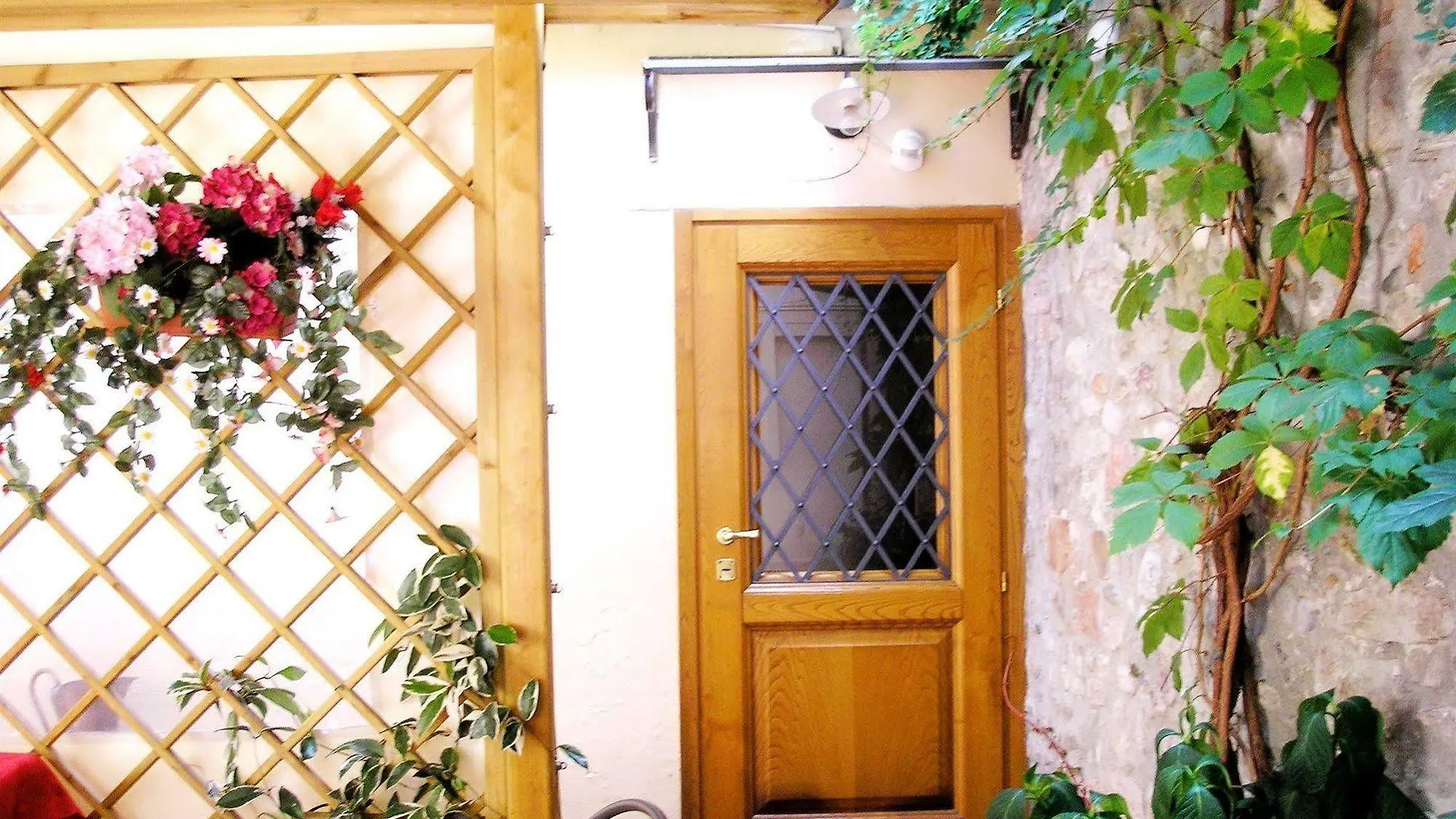 Antica Residenza Santa Chiara -City Center Lucca Guest house