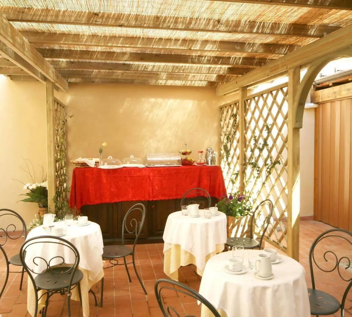 Antica Residenza Santa Chiara -City Center Lucca Guest house