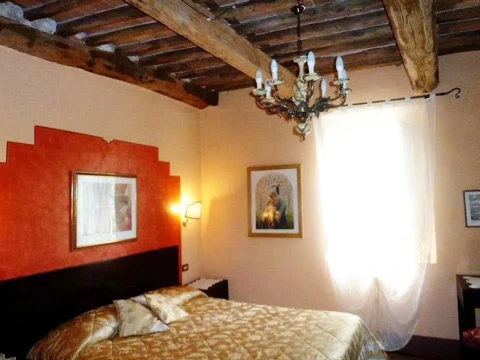 Antica Residenza Santa Chiara -City Center Lucca